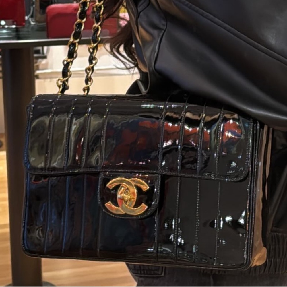 Chanel Vintage Jumbo Patent Shoulder Bag - Picture 12 of 12